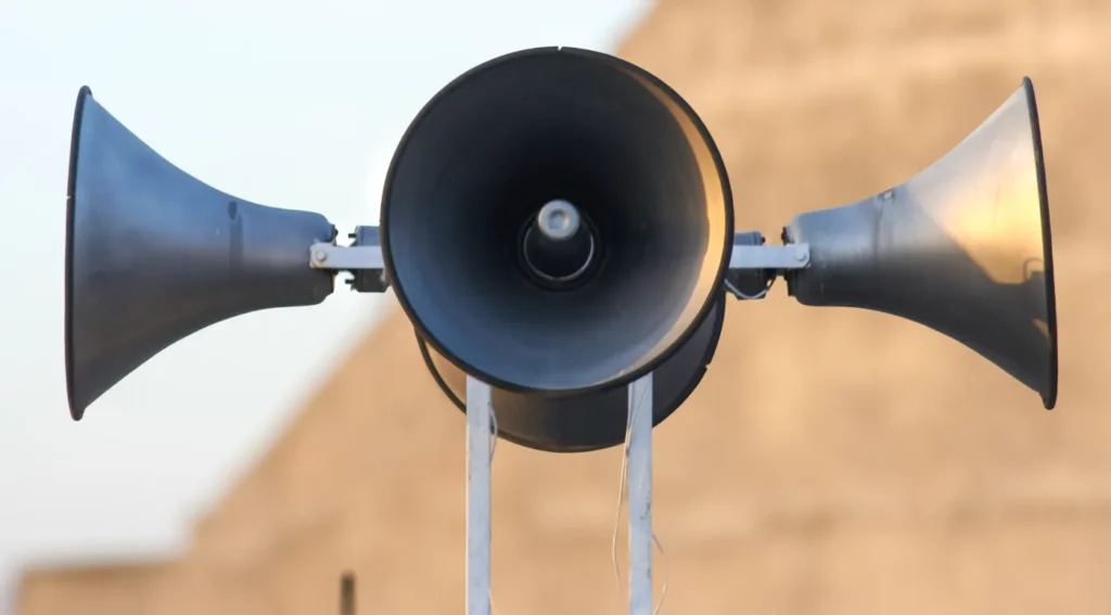 varsova da pazartesi siren testi yapilacak sakinlik cagrisi 61103