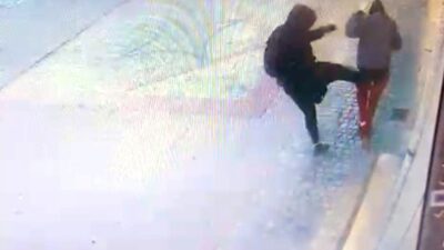 Varsova da siddet olayi polis memuru kadina yonelik saldiriyi engelledi 58416