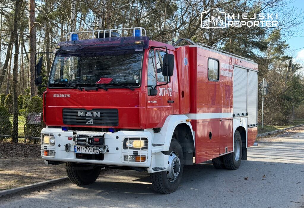 Varsova da siddetli ruzgar tehlikeli egilen agac i cin yuksek i rtifa mudahalesi 59502