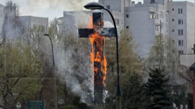 Varsova da tarihi papalik haci yanginda yok oldu 58539