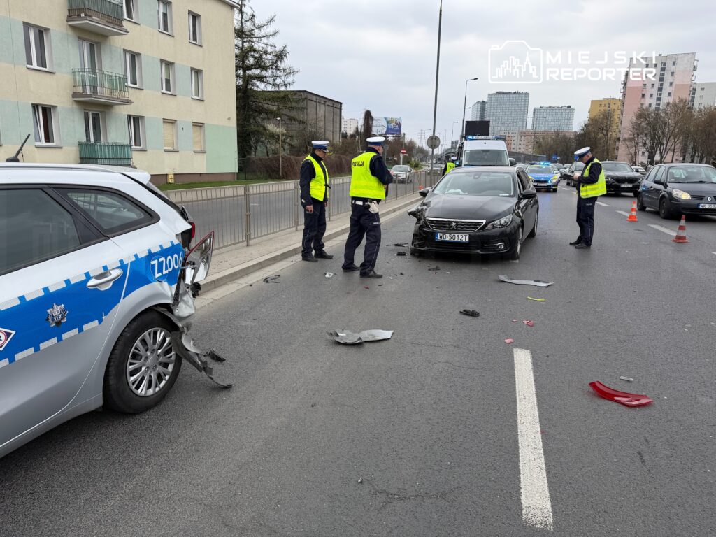 varsova da trafik kazasi polis araciyla sivil otomobil carpisti 58725