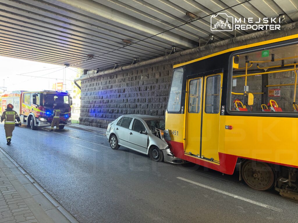 varsova da tramvay ve otomobil carpismasi ulasimda aksamalar 65246