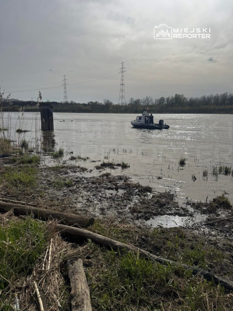 Varsova da visla nehri nde kimligi belirsiz erkek cesedi bulundu 61577
