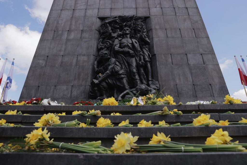 varsova getto sunun 83 yil donumunde sirenler caldi 63373