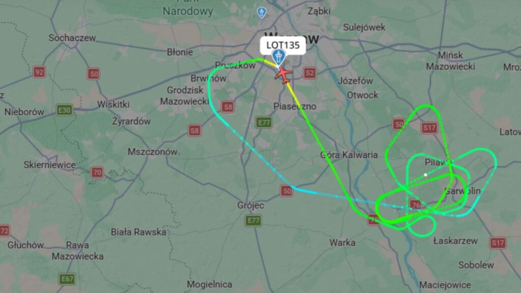 varsova i stanbul seferinde ucaga yildirim carpti guvenli i nis gerceklestirildi 59418