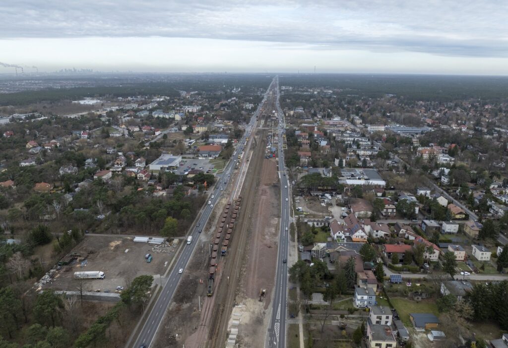 Varsova otwock demiryolu hatti i nsaati nedeniyle trafikte gecici duzenlemeler 62234