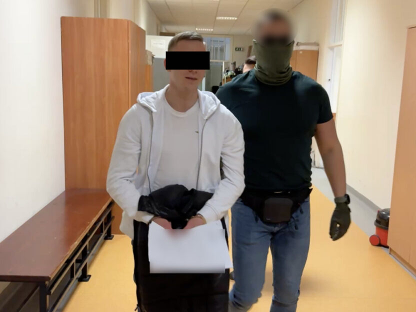 Varsova polisi operasyonunda 3 supheli gozaltina alindi yaklasik 4 kg uyusturucu ele gecirildi 59304