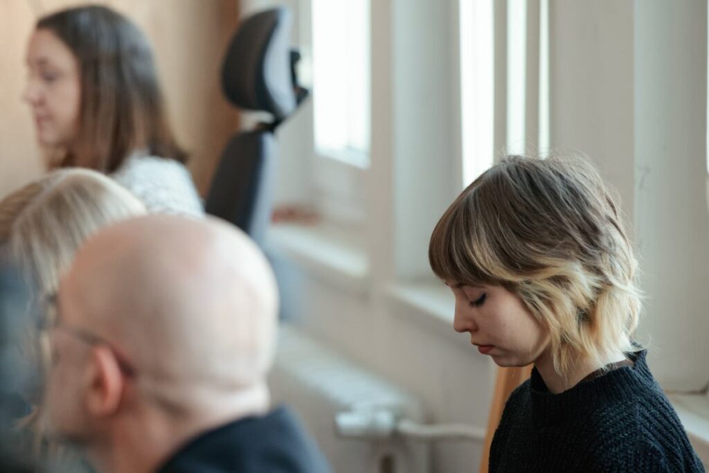 varsova siren heykeli olayinda karar aktivistlere para cezasi ve topluma hizmet 58585