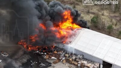 Varsova yakinlarinda buyuk depoda yangin araclar ve yakit deposu etkilendi 59849