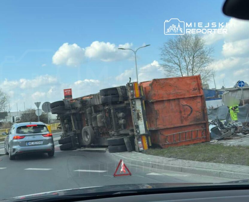 Varsova yakinlarinda tandem tirin yuku yola sacildi 58619