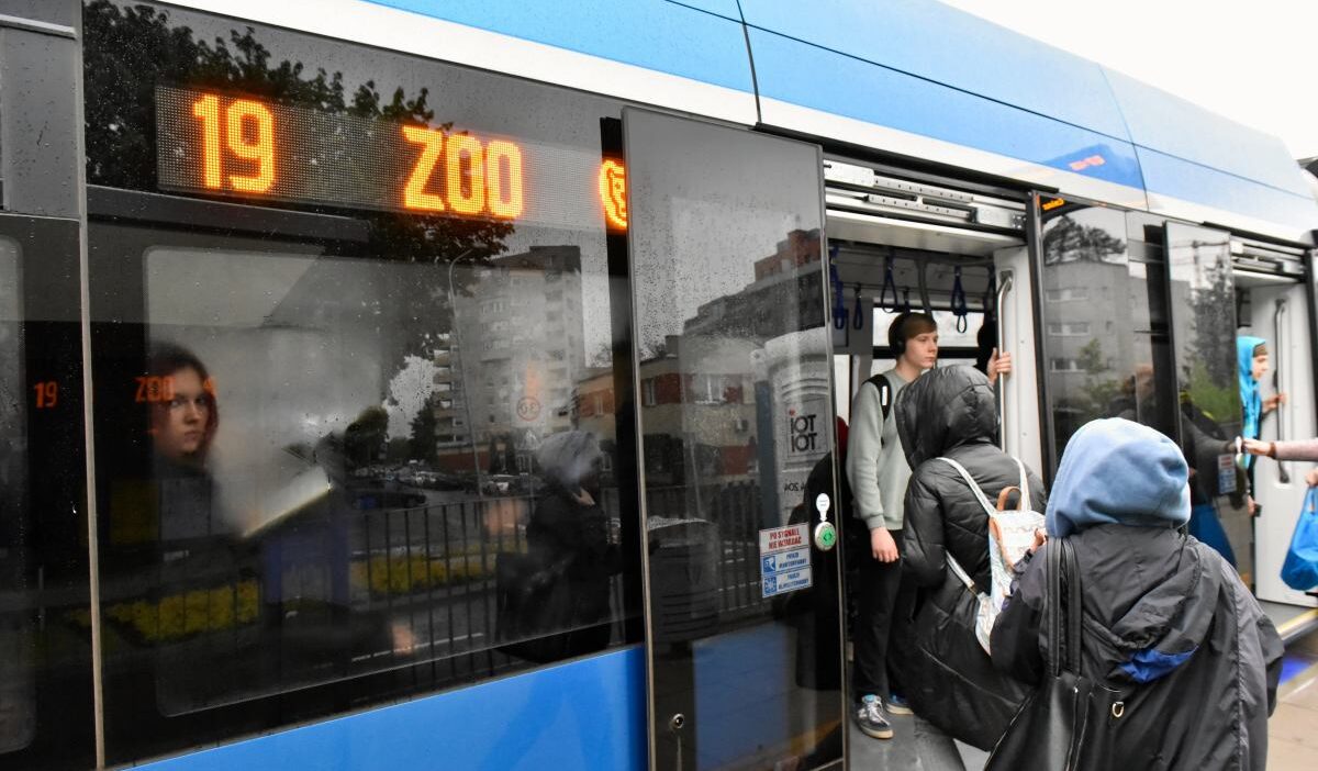 Wrocław'da tramvayda görevli bilet kontrolörü şiddet gördü 1 Wroc aw da tramvayda gorevli bilet kontroloru siddet gordu 58761