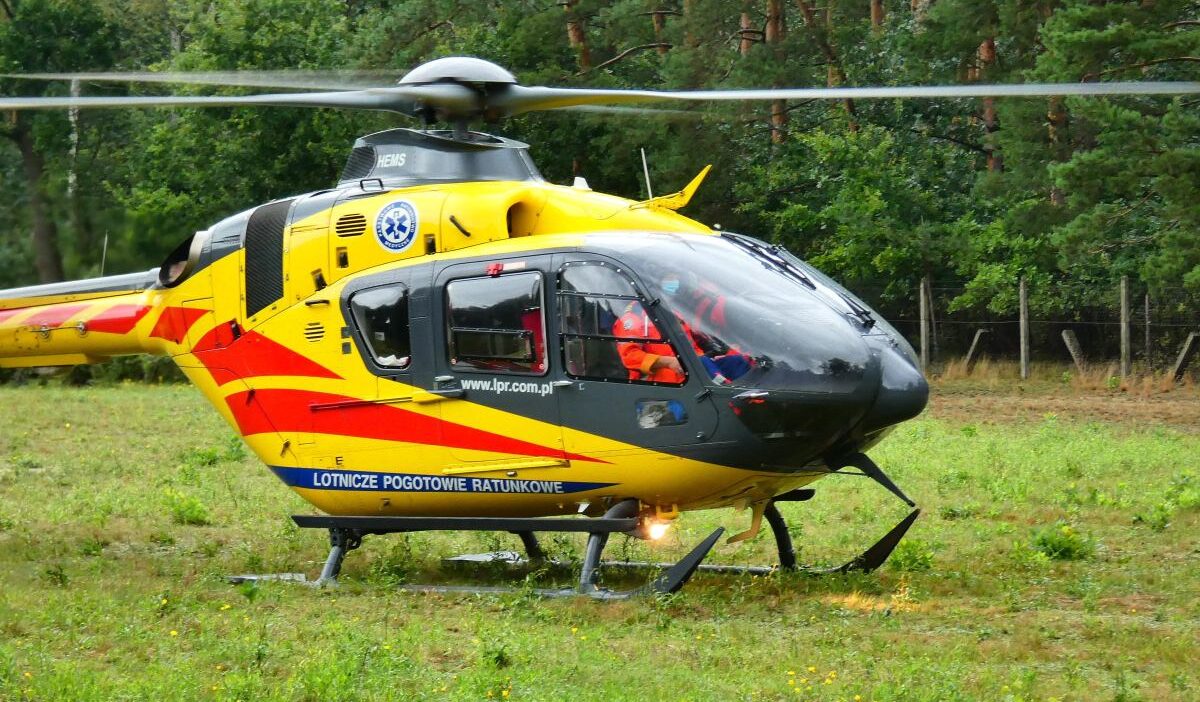 Wroc aw da tren otomobil carpismasi alkollu surucu ve hastaneye kaldirilan yaralilar 60872