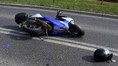 Wyszk w da motosikletli ile otomobil carpisti 81 yasindaki surucu hastaneye kaldirildi 57679