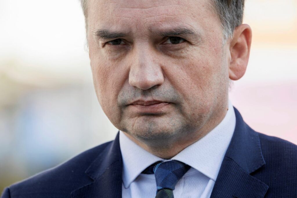 ziobro macaristan da yargilanmaya hazirlaniyor tusk i sucluyor donus kosullarini belirtti 63058