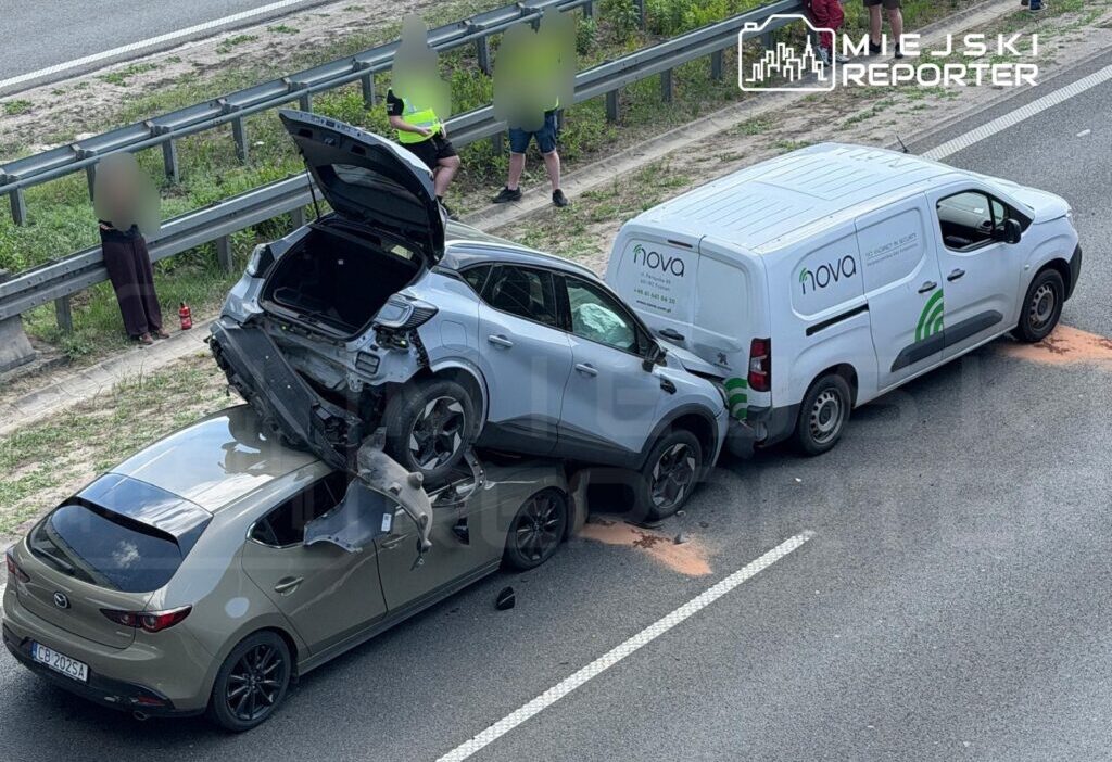 A2 otoyolu nda dort aracin karistigi zincirleme trafik kazasi 72328