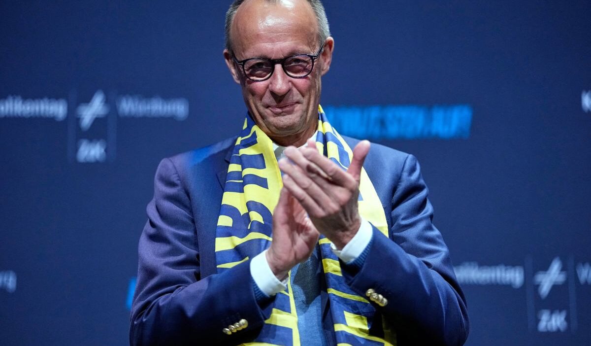 Almanya basbakani friedrich merz in genclik bulusmasi protestolarla kesildi 70106
