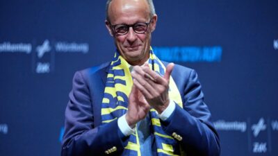 Almanya basbakani friedrich merz in genclik bulusmasi protestolarla kesildi 70106