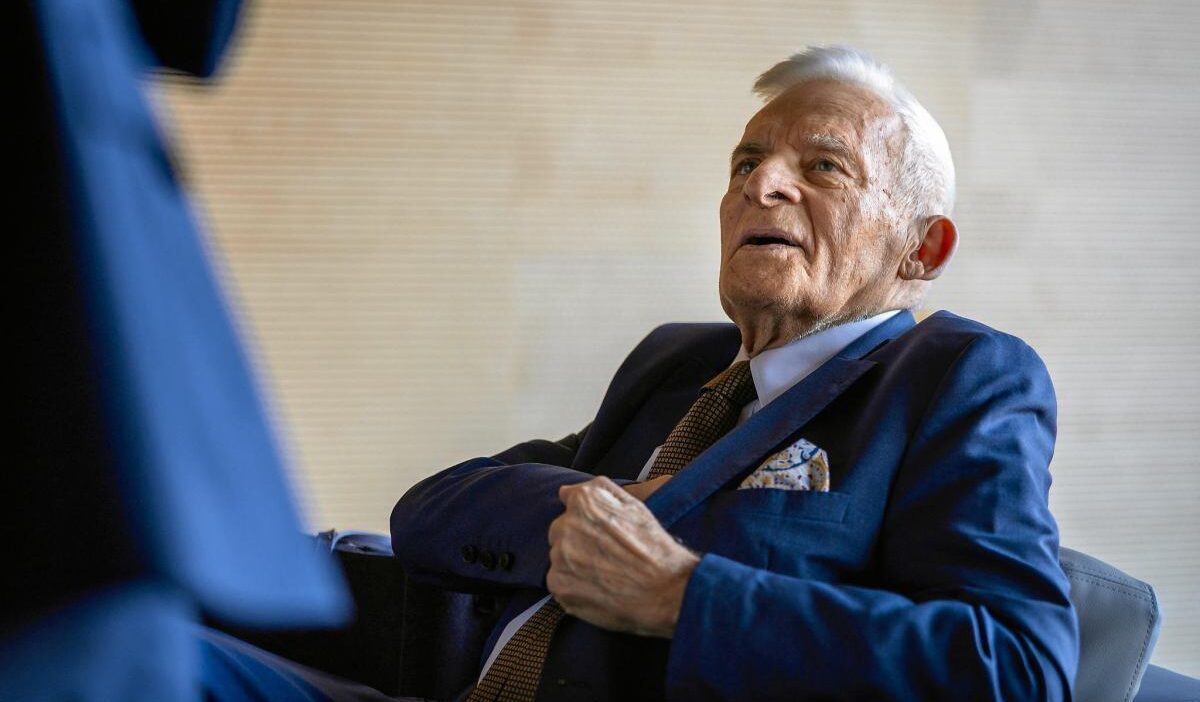 Avrupa parlamentosu'nda avrupa liyakat nişanı töreni: wałęsa ve buzek’e onur 1 Avrupa parlamentosu nda avrupa liyakat nisani toreni wa sa ve buzek e onur 71169