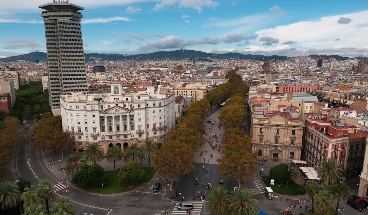 Barcelona ve cevresinde art arda saldirilar bir kadin hayatini kaybetti 68645