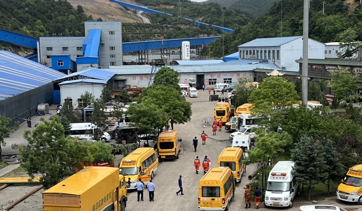 Cin deki liushenyu komur madeninde patlama en az 82 kisi hayatini kaybetti 72474