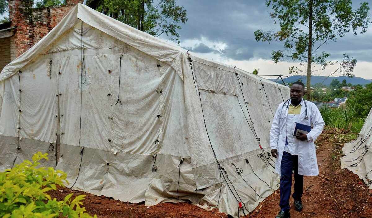 Demokratik kongo cumhuriyeti’nde ebola salgını ve sağlık merkezlerine yönelik saldırılar 1 Demokratik kongo cumhuriyeti nde ebola salgini ve saglik merkezlerine yonelik saldirilar 73189