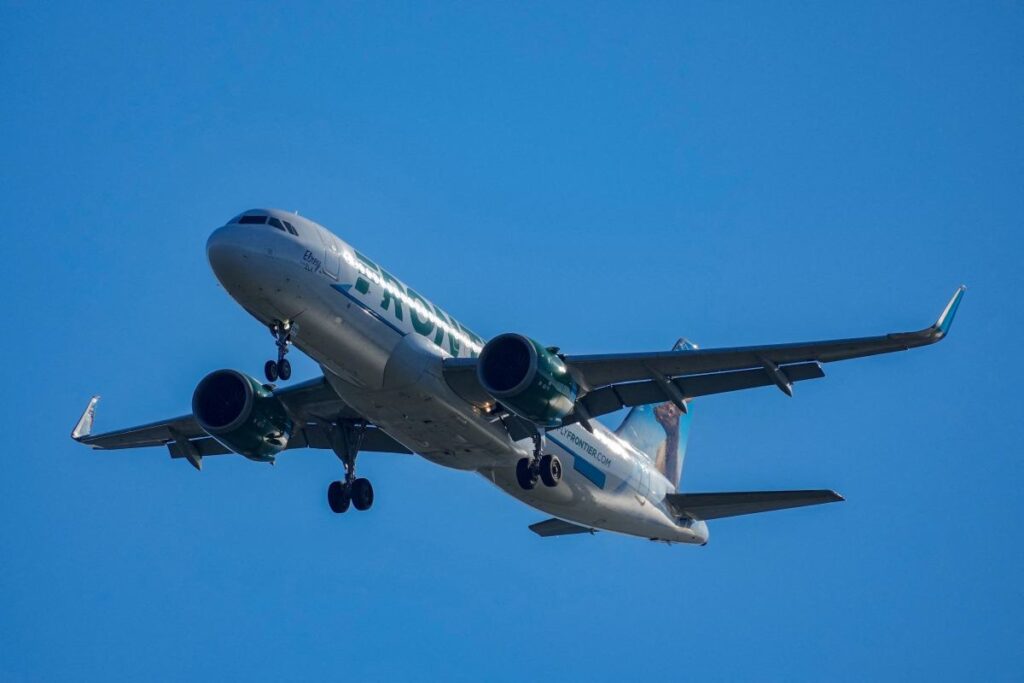 denver havalimani nda pist i hlali frontier airlines ucagi bir kisiye carpti 69501