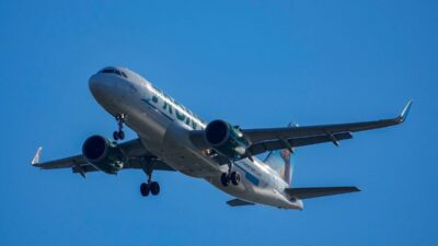 Denver havalimani nda pist i hlali frontier airlines ucagi bir kisiye carpti 69501