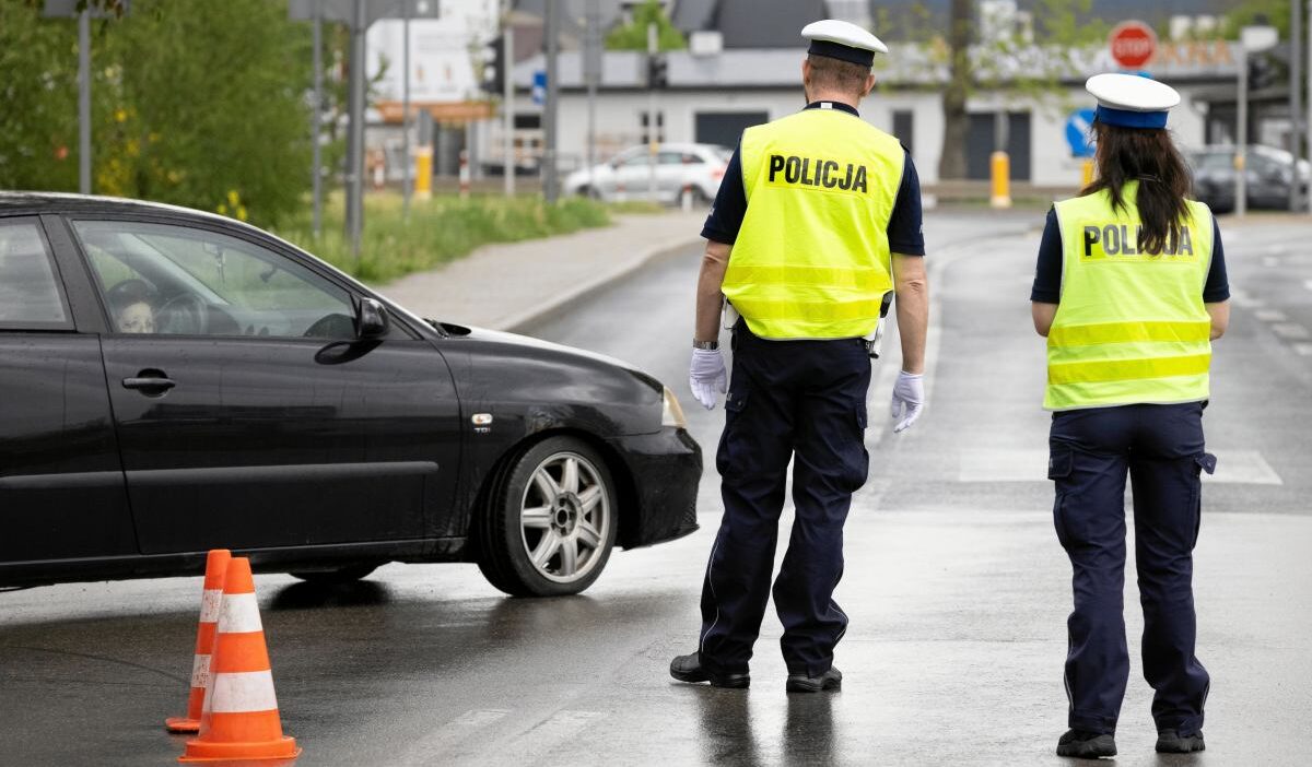 Gdańsk’ta trafikte saldırı: bir sürücü başka bir araca müdahale etti 1 Gda sk ta trafikte saldiri bir surucu baska bir araca mudahale etti 73083