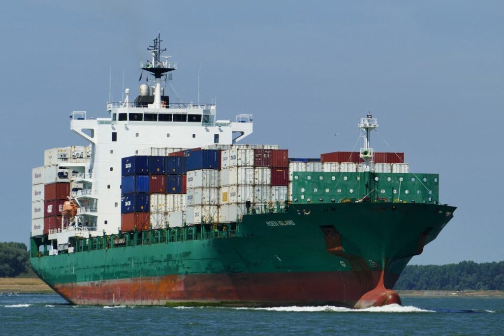 hormuz bogazi nda kargo gemisine fuze saldirisi ve abd nin ozgurluk projesi 69264