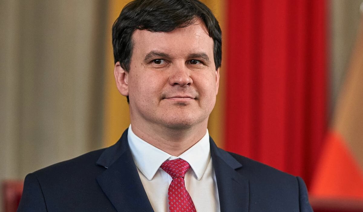 Hukuk ve adalet partisi pis iki d belediye meclis uyesini partiden ihrac etti 71183