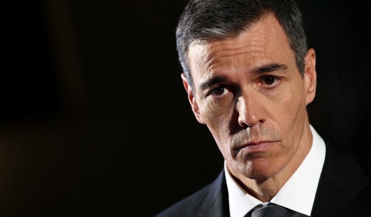 I spanyol gvardiya civil psoe genel merkezine operasyon duzenledi 73324