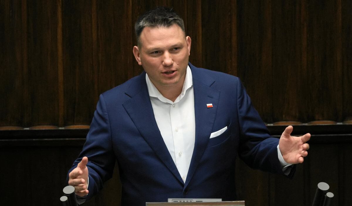 Konfederasyon siyasetcisi s awomir mentzen in faaliyetleri uzerine anket sonuclari ve siyasi degerlendirmeler 71596