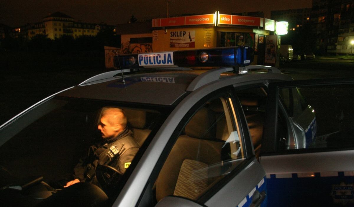 Krak w da motosikletliyi takip eden polis araci kaza yapti bir memur agir yarali 73829