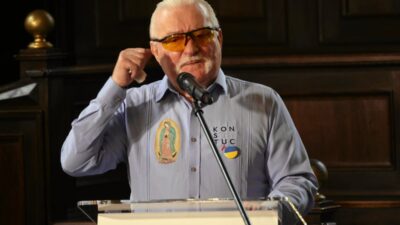 Lech wałęsa ve jerzy buzek’e strazburg’da avrupa liyakat nişanı 4 Lech wa sa ve jerzy buzek e strazburg da avrupa liyakat nisani 71310