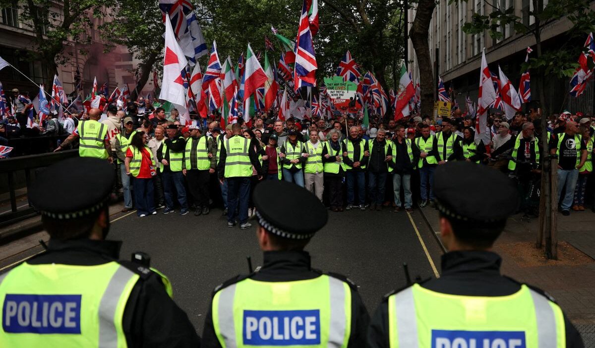 Londra’da eş zamanlı gösteriler ve tommy robinson’ın “i̇ngiltere i̇çin savaş” çağrısı 1 Londra da es zamanli gosteriler ve tommy robinson in i ngiltere i cin savas cagrisi 70295