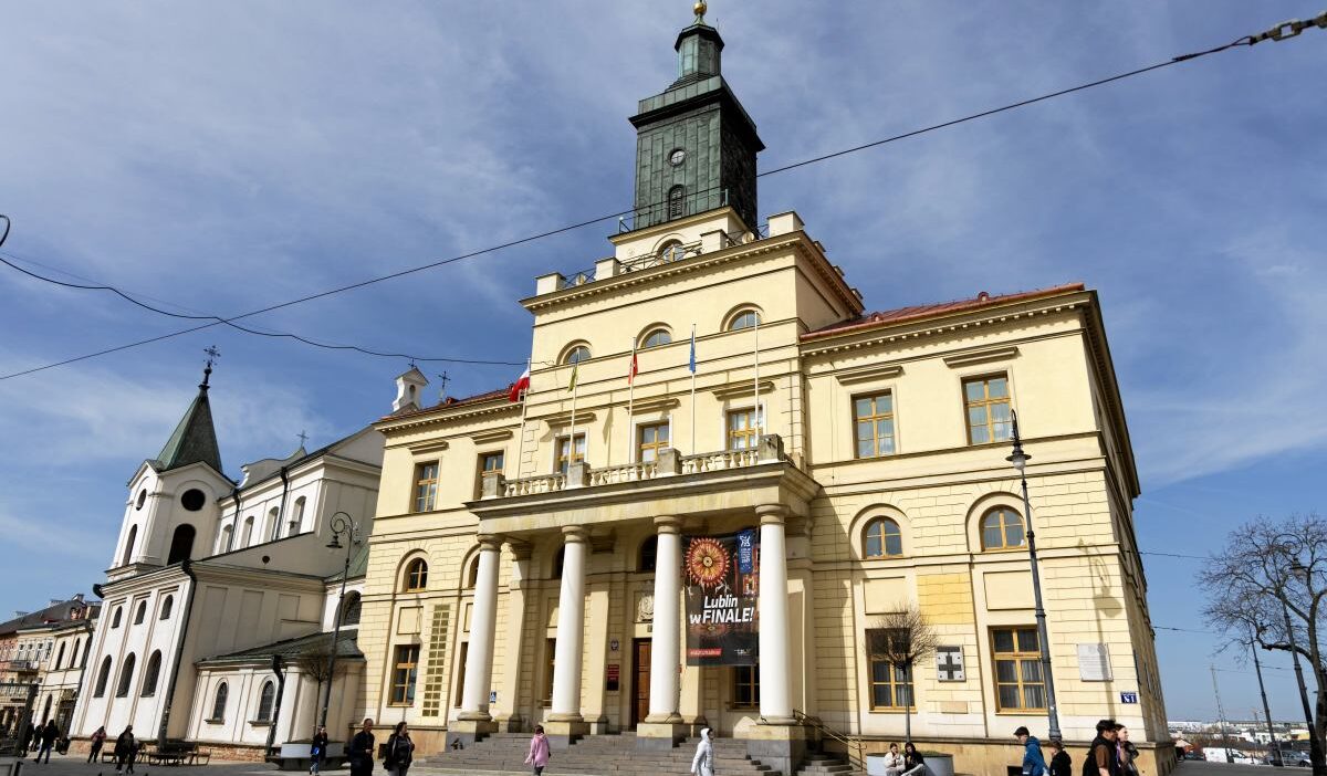 Lublin belediyesi ukrayna bayrağını i̇ndirme kararı aldı 1 Lublin belediyesi ukrayna bayragini i ndirme karari aldi 74011