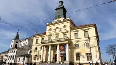Lublin belediyesi ukrayna bayragini i ndirme karari aldi 74011