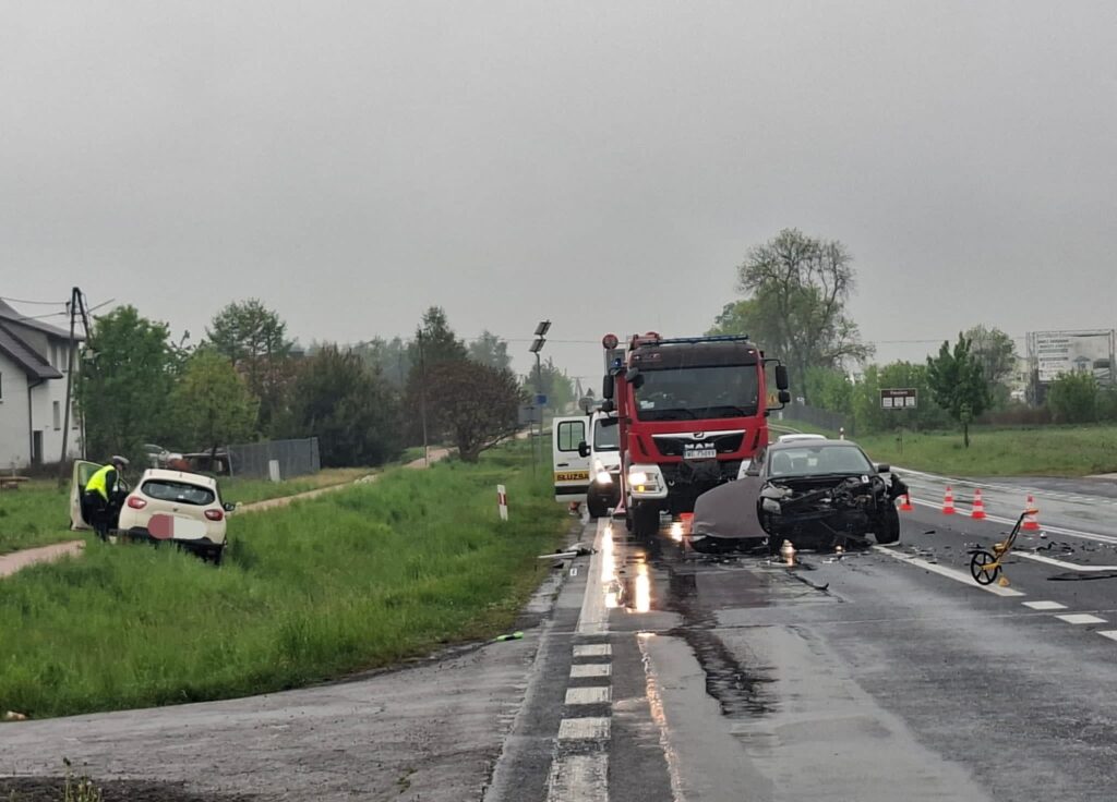 mazovya bolgesi nde trafik kazasi 3 cocuk hastaneye kaldirildi 70149