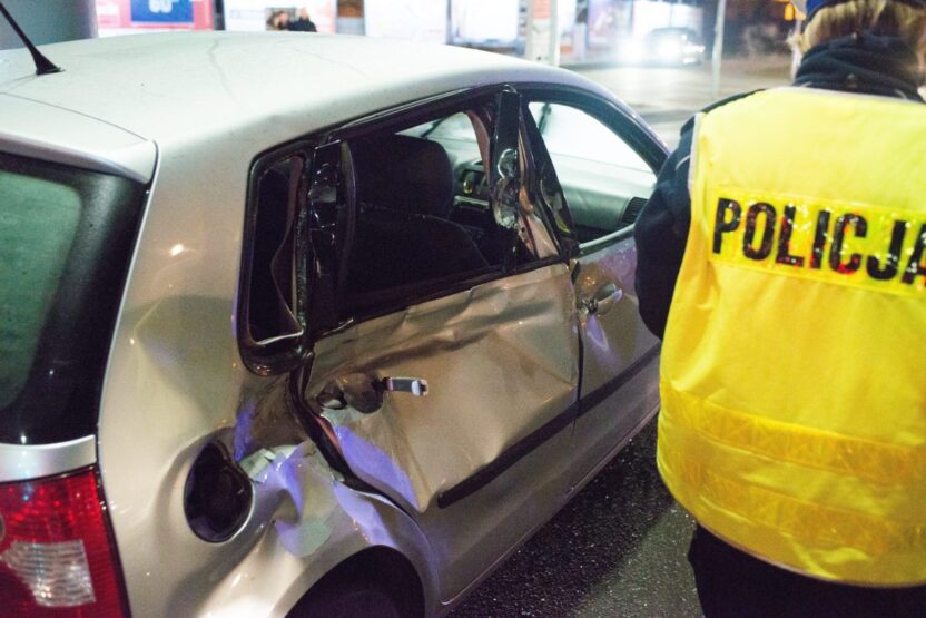 Olsztyn mahkemesi nden trafik kazalarini kurgulayarak sigorta dolandiriciligi yapan cifte hapis cezasi 73402
