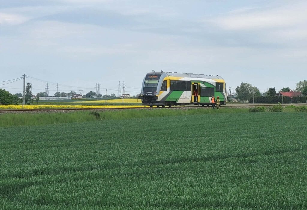 P ock bolgesindeki hemzemin gecitte kaza raybus ile hafif ticari arac carpisti 70724