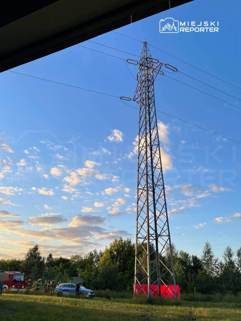 piaseczno da 13 yasindaki cocuk yuksek gerilim hattina tirmanirken agir yaralandi 71787