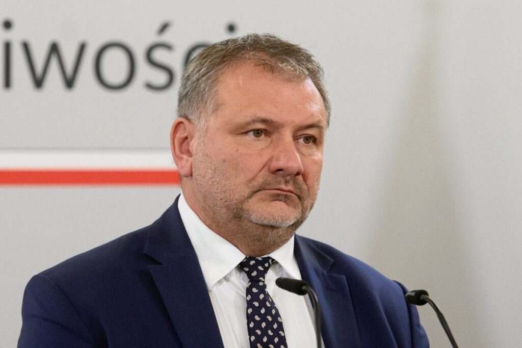 polonya adalet bakanligi abd ye gecen eski bakan zbigniew ziobro i cin ekstradisyon surecini baslatiyor 71174
