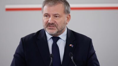 Polonya adalet bakanligi adalet akademisi rektoru micha sopi ski yi gorevden aldi 73718