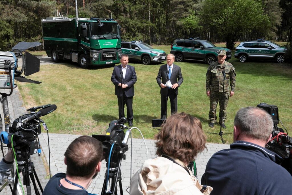 polonya basbakani tusk tan abd askeri varligina iliskin guvence ve sinir guvenligi aciklamasi 69953