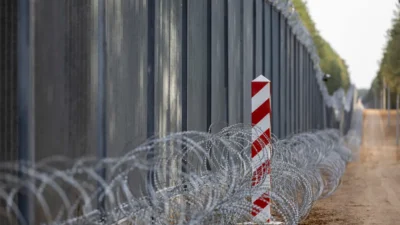 Polonya belarus sinirinda uluslararasi koruma hakkinin askiya alinmasi tartismalari 72866