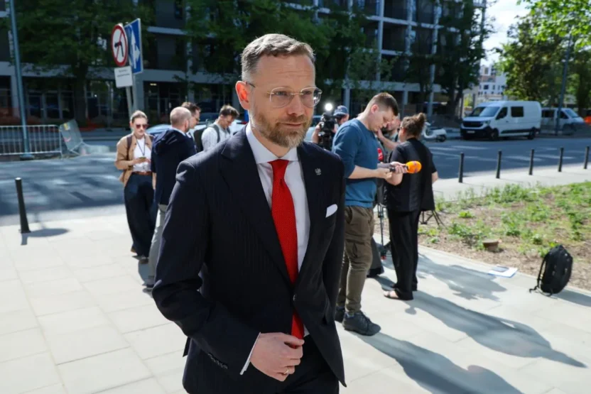 Polonya cumhurbaskanligi ofisi baskani zbigniew bogucki hakkinda prokuratura krajowa da sekiz saatlik i fade i slemi 72409
