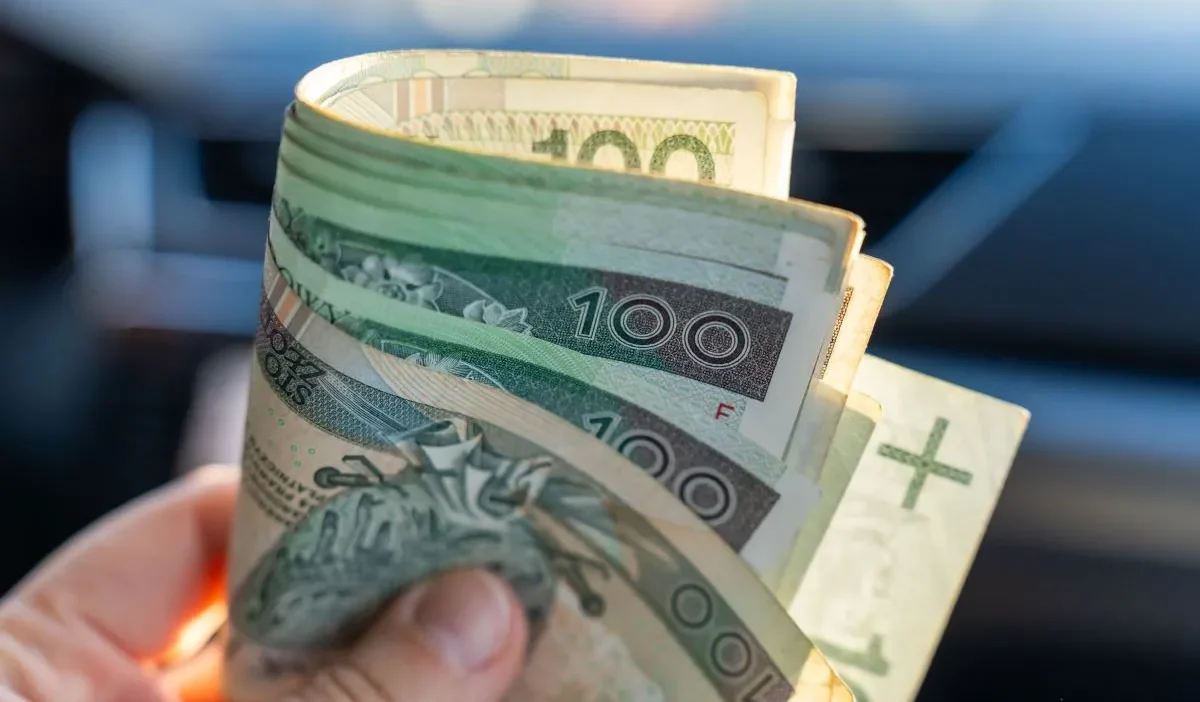 Polonya’da 100 yaşını dolduran vatandaşlara sağlanan onur aylığı düzenlemeleri güncellendi 1 Polonya da 100 yasini dolduran vatandaslara saglanan onur ayligi duzenlemeleri guncellendi 71026