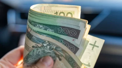 Polonya da 100 yasini dolduran vatandaslara saglanan onur ayligi duzenlemeleri guncellendi 71026