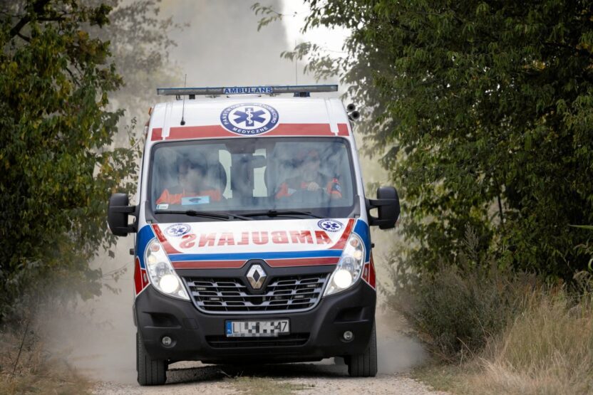 Polonya da abd askerlerini tasiyan arac kaza yapti 8 yarali 73537