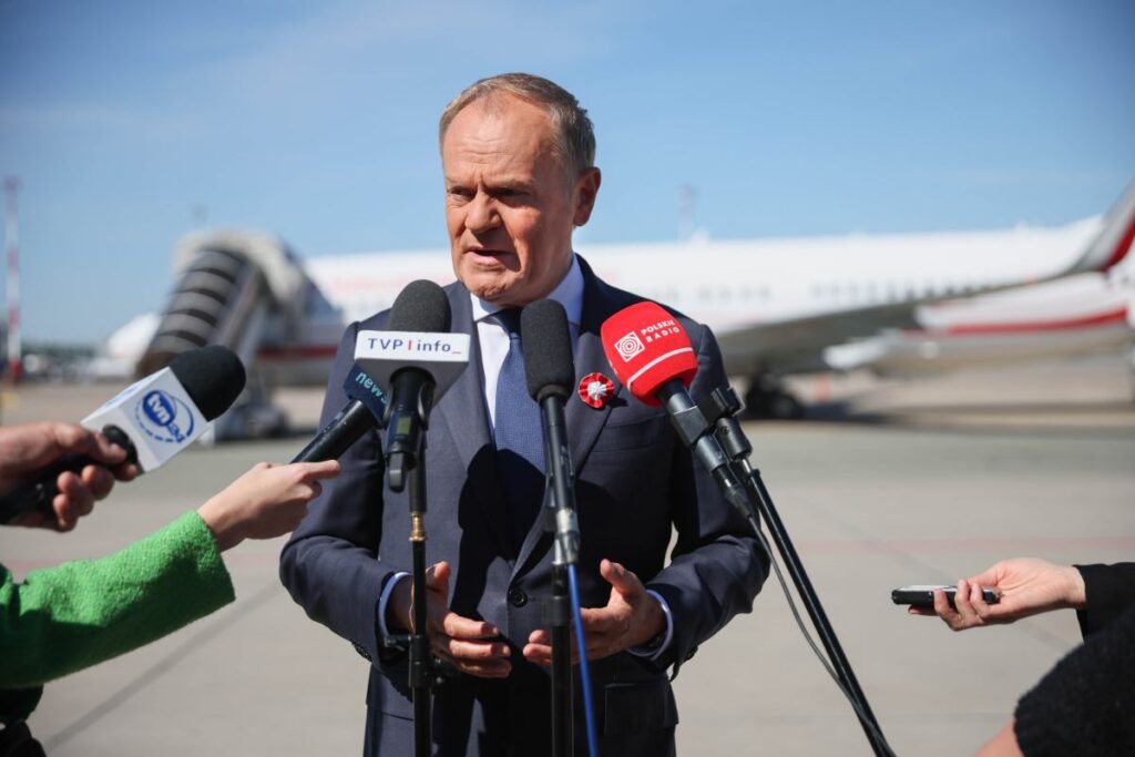 polonya da anayasa tartismasi tusk hukukun ustunlugunu vurguladi nawrocki yeni anayasa calismalarina basladi 68095